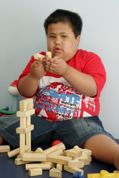 gabriel_felipe_com_brinquedo.jpg